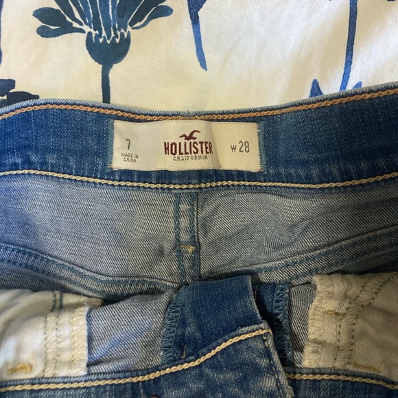 Hollister denim shorts, great condition - Picture 2 of 3